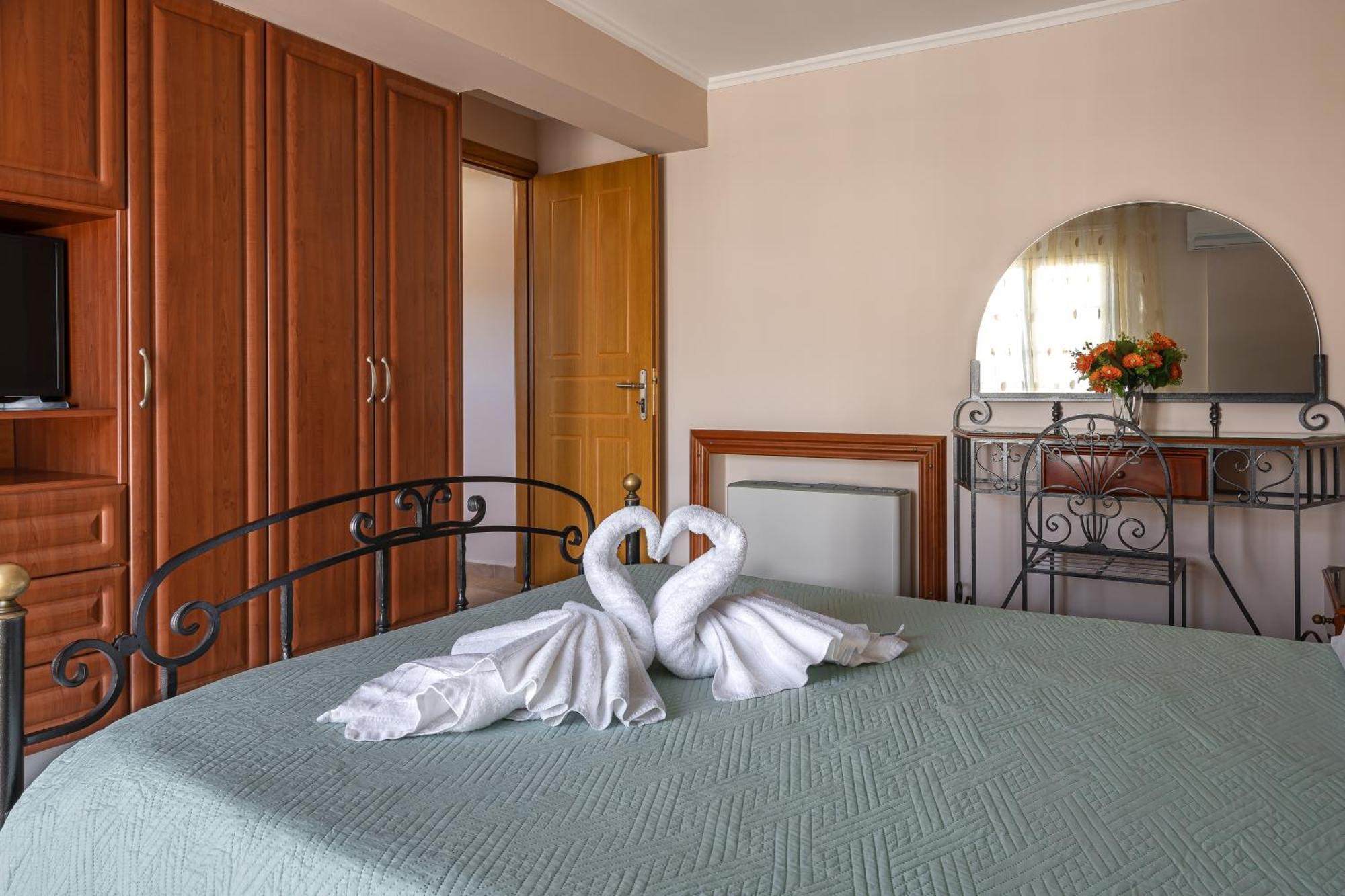 Pavlos Apartments Аргостолион Экстерьер фото