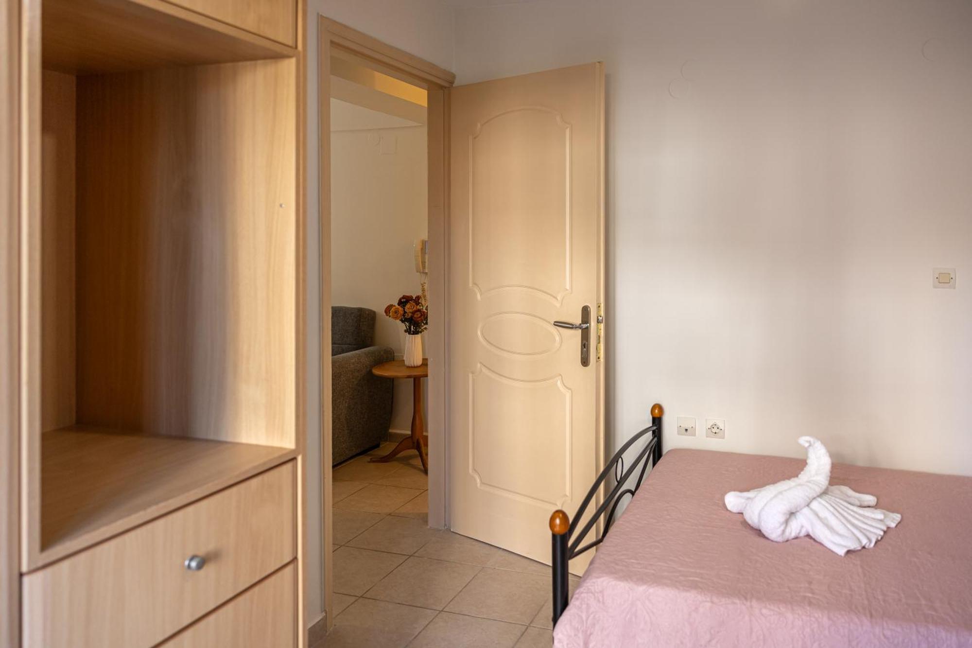 Pavlos Apartments Аргостолион Экстерьер фото