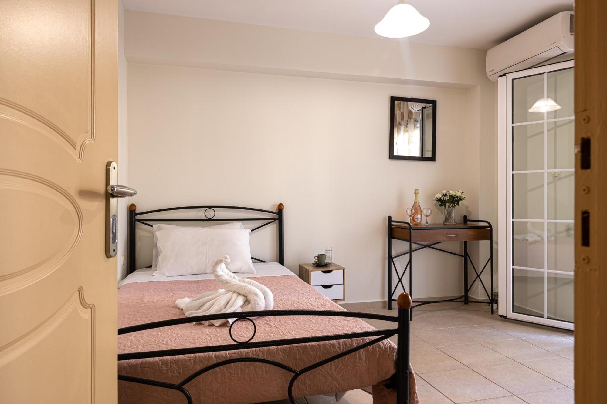 Pavlos Apartments Аргостолион Экстерьер фото